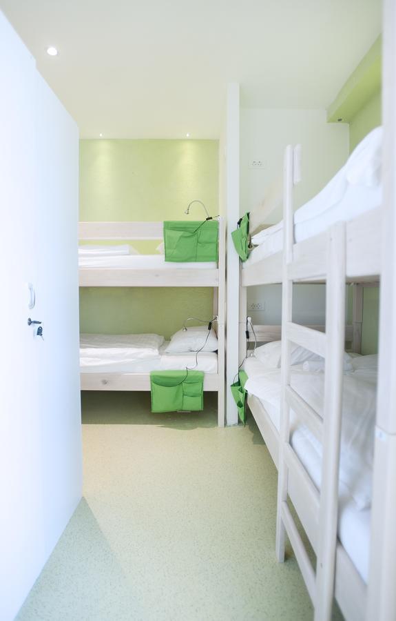 Windward Hostel Zadar Buitenkant foto