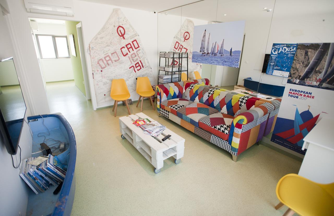 Windward Hostel Zadar Buitenkant foto