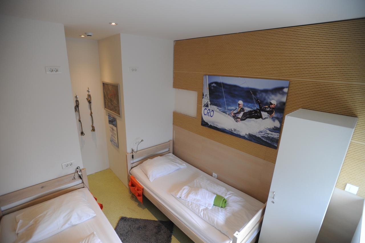 Windward Hostel Zadar Buitenkant foto